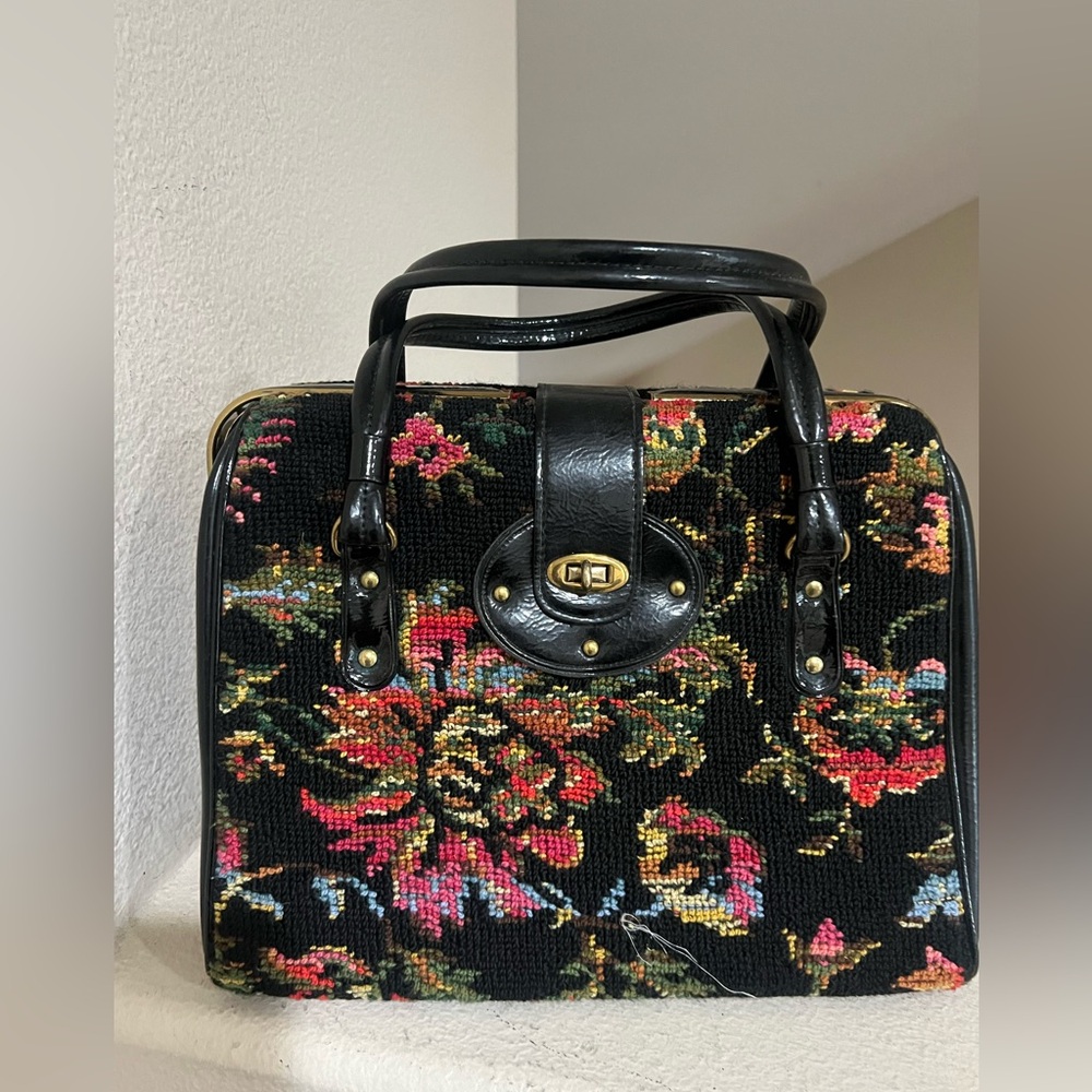 Vintage CARPET BAG FLORAL TAPESTRY NEEDLEPOINT TOTE HANDBAG Top Handles